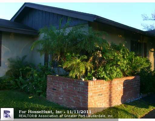 2276 Nova Village Dr, Davie, FL 33317